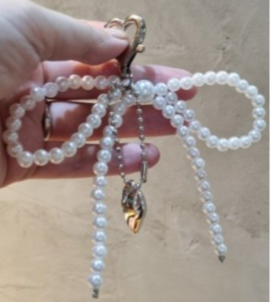 Fashion White Ribbon Heart Keyring — Elegant Charm