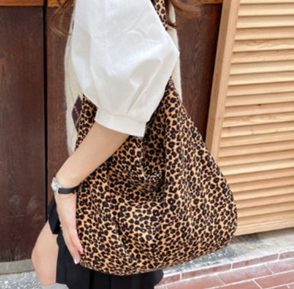 Everyday Stylish & Spacious Leopard Print Shoulder Bag